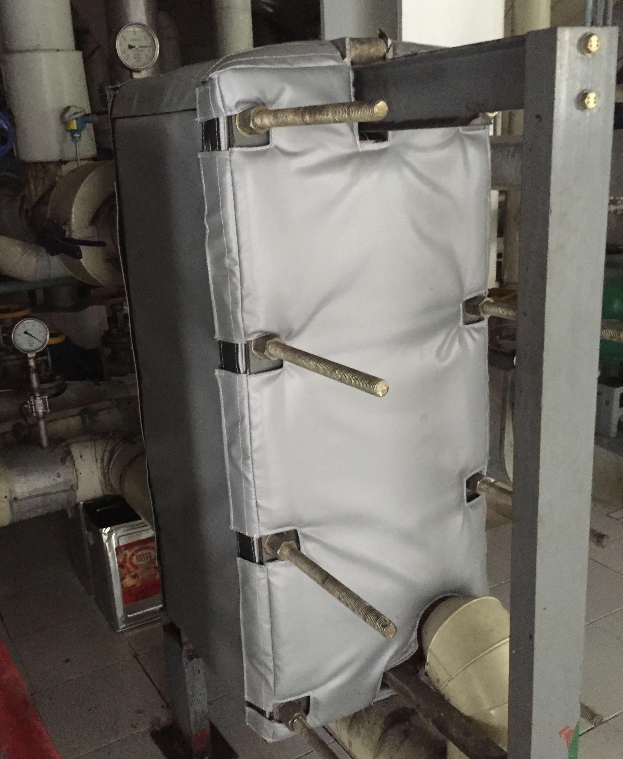 板式<a href=http://www.jskjpub.com/e/tags/?tagname=%E6%8D%A2%E7%83%AD%E5%99%A8%E4%BF%9D%E6%B8%A9 target=_blank class=infotextkey>換熱器保溫</a>套