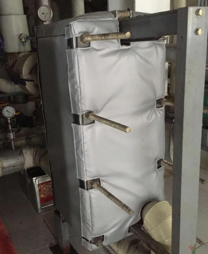 板式<a href=http://www.jskjpub.com/e/tags/?tagname=%E6%8D%A2%E7%83%AD%E5%99%A8%E4%BF%9D%E6%B8%A9 target=_blank class=infotextkey>換熱器保溫</a>套